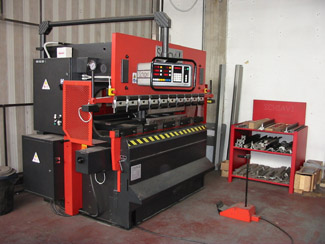 Sheet metal bending machine